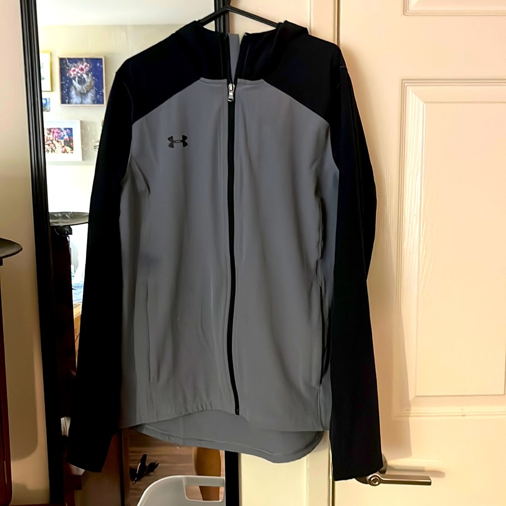Women’s Fitted Under Armour jacket with hood